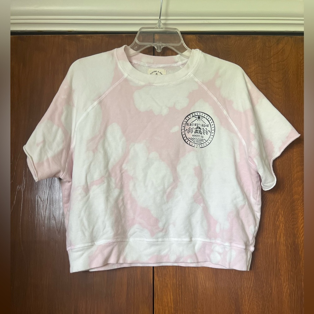 Cropped sweatshirt tshirt
